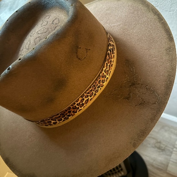 Brown Burnt Design Rancher. - Picture 2 of 5